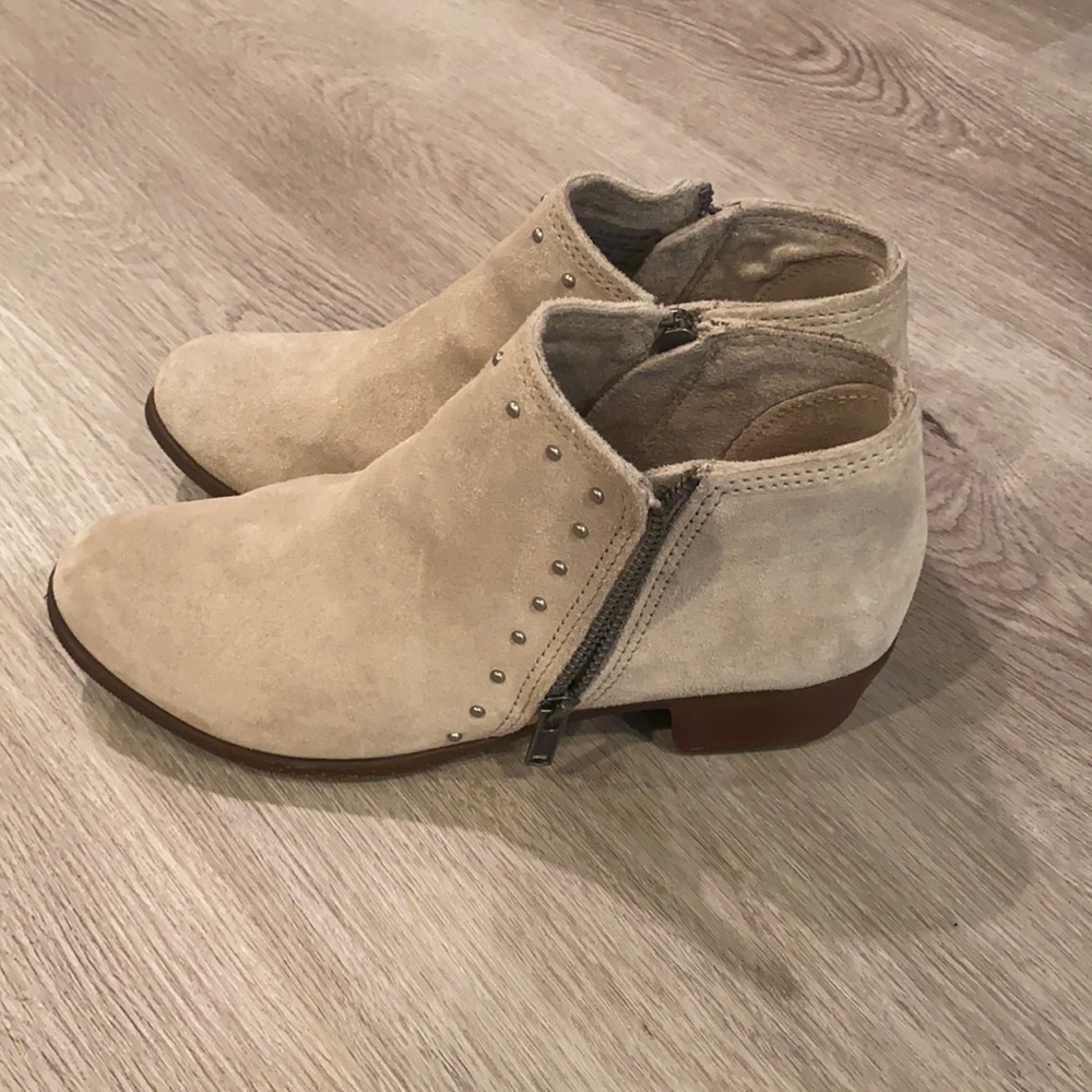Minnetonka Tan Suede Studded Ankle Boots